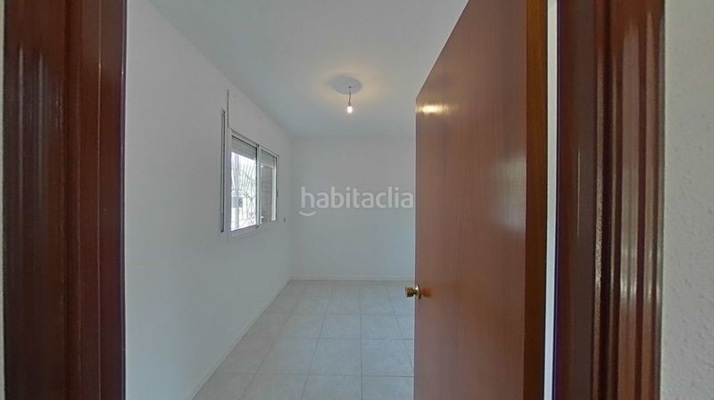 Foto a387bf13-7498-4f4e-9eb9-768fa721bdd8. Casa amb aparcament a La Roureda Viladecans
