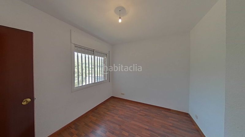 Foto b28aa464-1eb3-4c60-9394-7cfc35e71d4b. Casa amb aparcament a La Roureda Viladecans