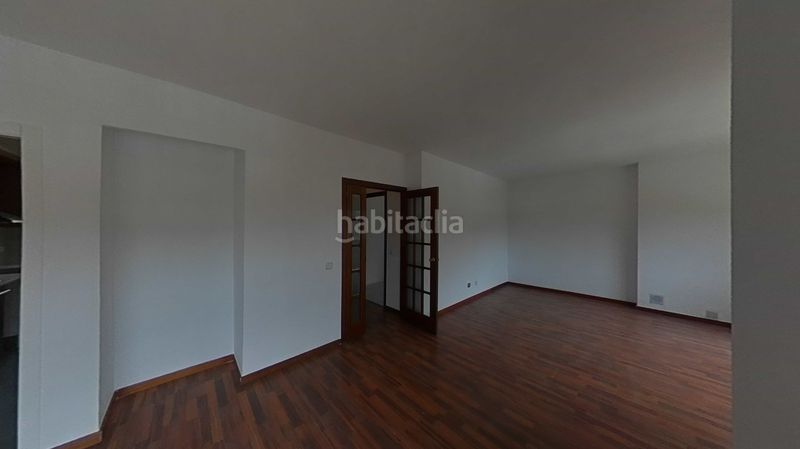Foto cc5d5ac8-e23a-4ba6-ac12-f69338d9d917. Casa amb aparcament a La Roureda Viladecans