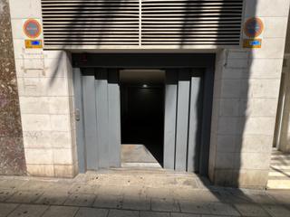 Aparcament cotxe  Avenida benito perez galdos. Plaza de garaje en benito perez galdos