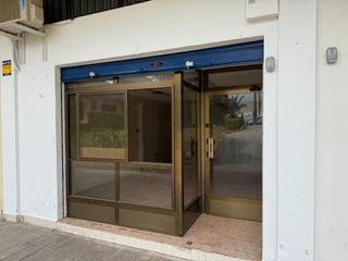 Location Local commercial à Avenida del alcalde lorenzo carbonell 47. Local en babel en alquiler a pie de calle