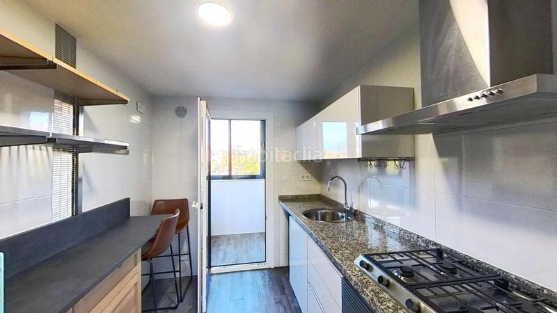 Foto f0fb7fb0-c2c6-4c3f-ad10-68860673d0bf. Location appartement avec chauffage parking piscine dans Alicante