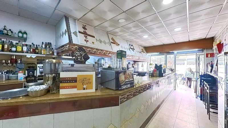 Foto 3594fe8b-aded-4a40-bb32-8903301a31a1. Local comercial a Playa de San Juan Alicante