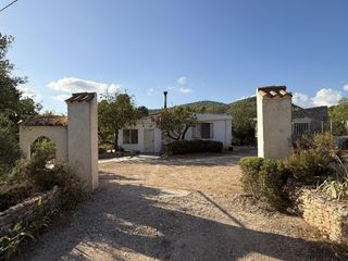 Country house  Partida partida pla de cuart. Parcela rustica con varias edificaciones en onil