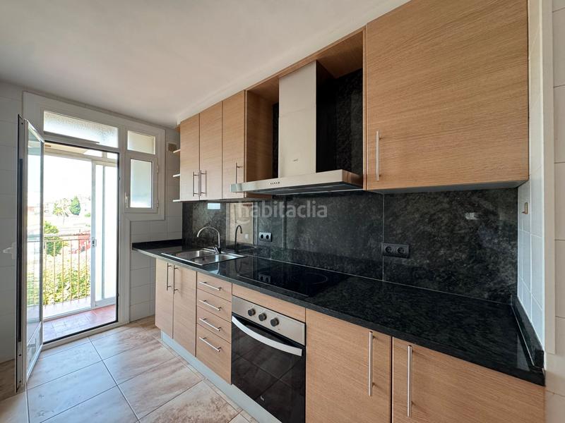 Foto 155ae021-207a-4b7c-b6aa-8aed06eb1cf0. Piso  reformado con terraza en plaza europa – en Palafrugell
