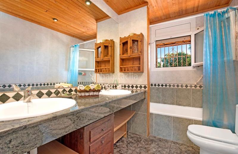 Foto 93810a2c-4a60-4395-99bd-f6e6f56bd11c. Chalet vivienda ideal con piscina, jardín y zona barbacoa en Lloret de Mar