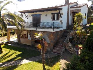 Country house  Avinguda mas ros. Encantadora casa rústica catalana con vistas al mar y amplia par