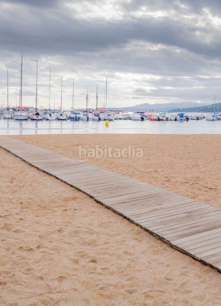 Foto cb2ff73f-9345-4699-b92d-9809c98ec6ee. Planta baixa amb calefacció a Avinguda Catalunya Palamós