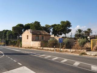 Xalet  Cami de castella. Casa con parcela a la entrada del barrio de la estación