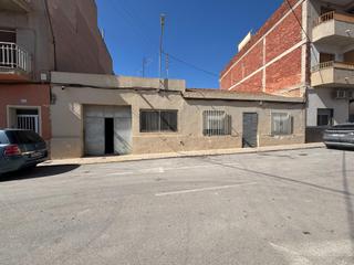 Xalet  Calle embajador limiana. Un chalet en el centro del pueblo