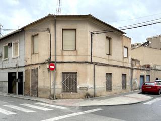 Casa  Calle cervantes 98. No es un palacio... an.