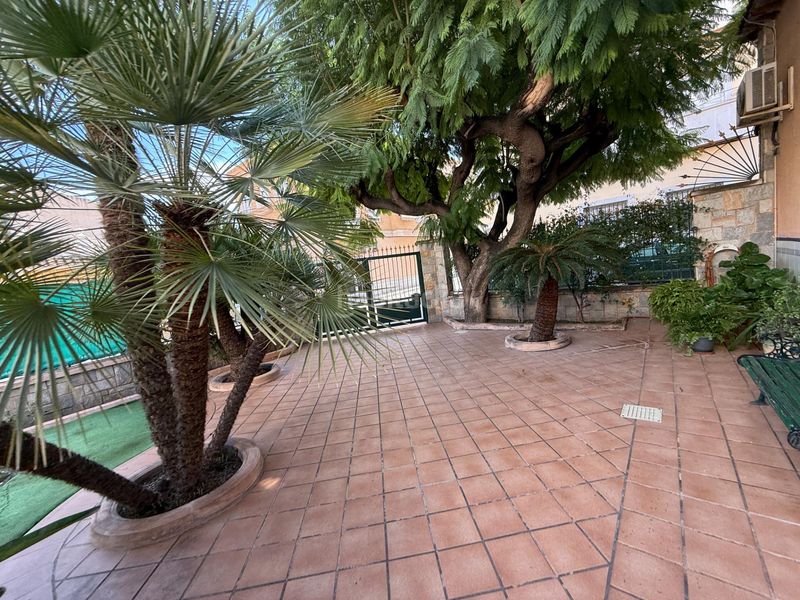 Foto fd8f486c-7294-4112-99e9-504d32264ae7. Xalet amb aparcament piscina a Novelda