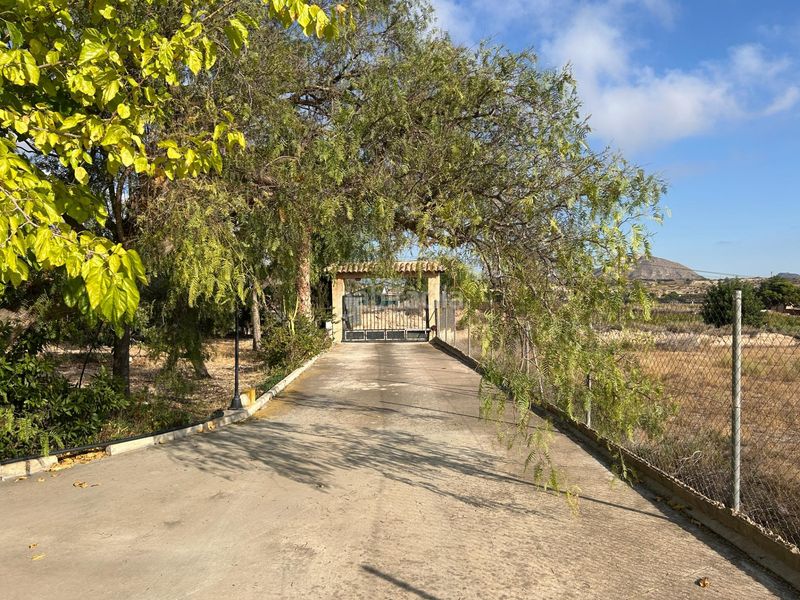 Foto 144b7eb5-821c-4fd0-986c-307964aed462. Chalet con riscaldamento parcheggio piscina in Novelda