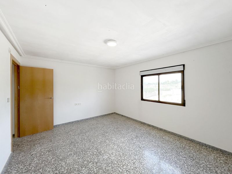 Foto 218b91c7-d9bf-4439-ad17-e90bd1ea108a. Xalet amb aparcament a Novelda