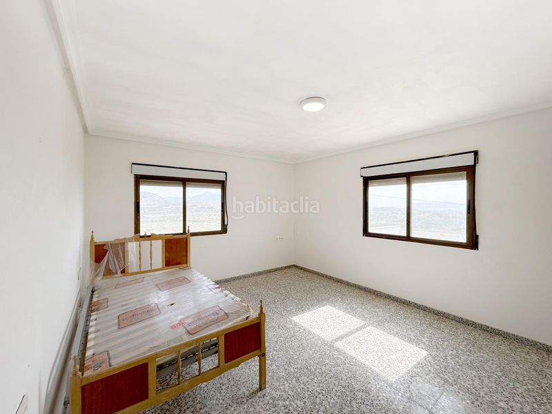 Foto a7bae980-0579-44b5-8071-57989f0d871b. Xalet amb aparcament a Novelda