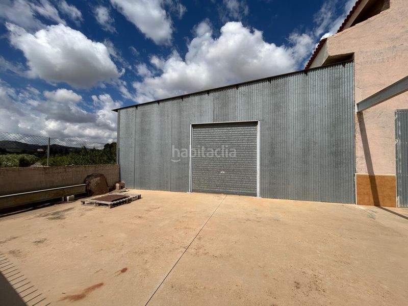 Foto b4cca662-4171-4b61-bd9d-5fed087248a0. Xalet amb aparcament a Novelda