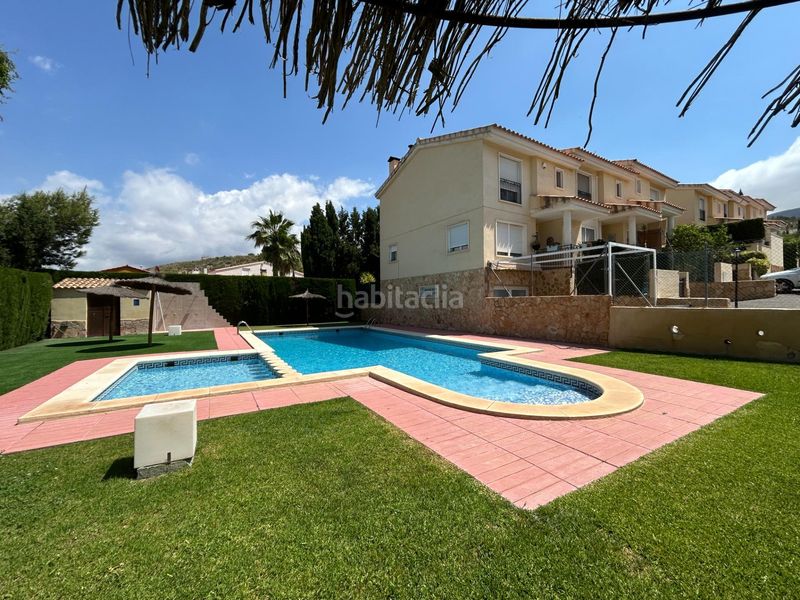 Foto 472b9a7d-541b-4253-8d00-9a89641c598f. Casa adossada amb calefacció aparcament piscina a Petrer