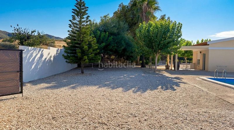 Foto 5b804bb4-558c-45a4-9d3b-6ae46bfd94d0. Xalet amb aparcament piscina a Novelda