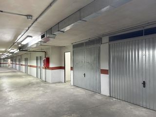 Car parking  Calle de magallanes. Garaje cerrado seguridad xxl en elda