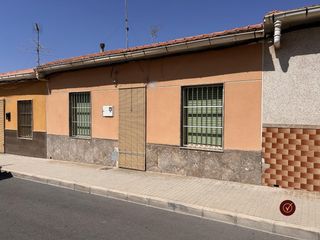 Casa  Calle de san marcial. Planta baja en las horcas .120m.patio y terraza.sin escalones