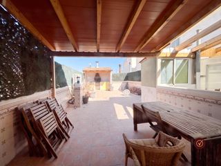 Casa  Calle musico don juan molina. No me toques las palmas que me conozco... casa con almacen y ter
