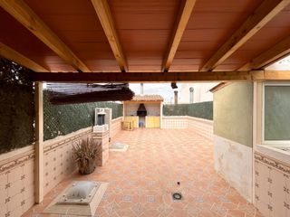 Casa  Calle musico don juan molina. No me toques las palmas que me conozco... casa con almacen y ter