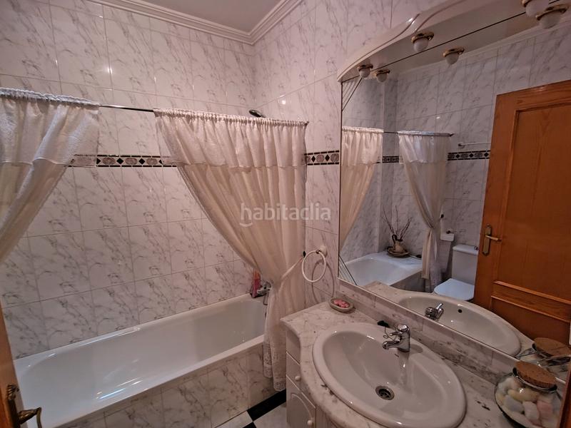 Foto dc9548df-06b0-46db-a6e0-80ea9cfc36ce. Casa adossada amb calefacció aparcament a Almoradí