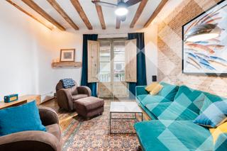 Appartement  Carrer dels cdols. Finca regia, techos altos, vigas de madera, exterior ambos lados