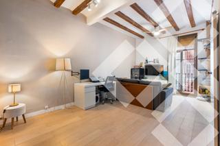Attique  Carrer de roger de flor. tico reformado, exterior, 2 balcones, techo 4 metros bveda cat
