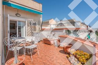 Appartement  Carrer de viladomat. tico con terraza de 20 m2, luminoso y vistas despejadas.