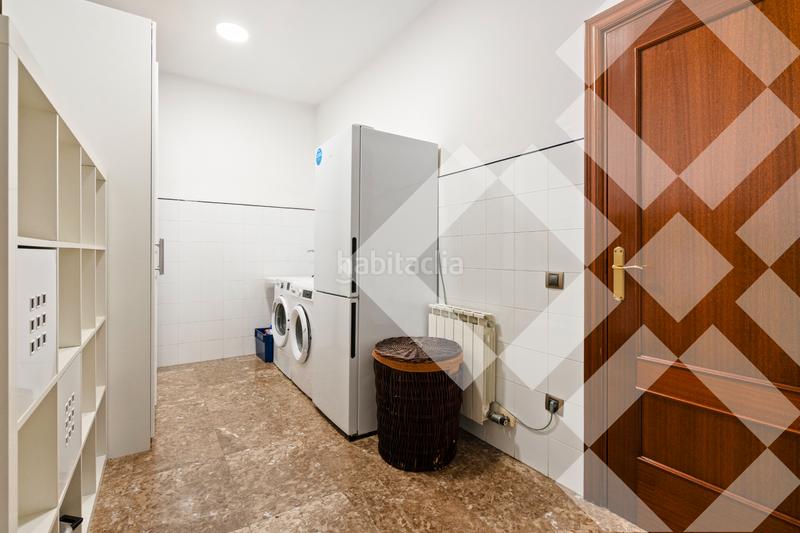 Foto 0ab6af2e-7121-4793-809a-a56f2a93cac7. Semi detached house with fireplace heating parking in Badalona