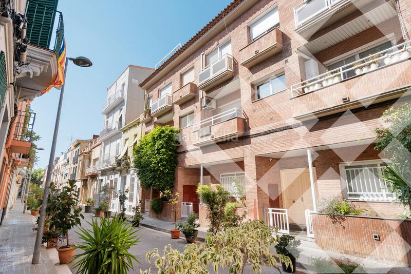 Foto 783067b9-796a-4c37-9f3a-8f767ff22f07. Semi detached house with fireplace heating parking in Badalona