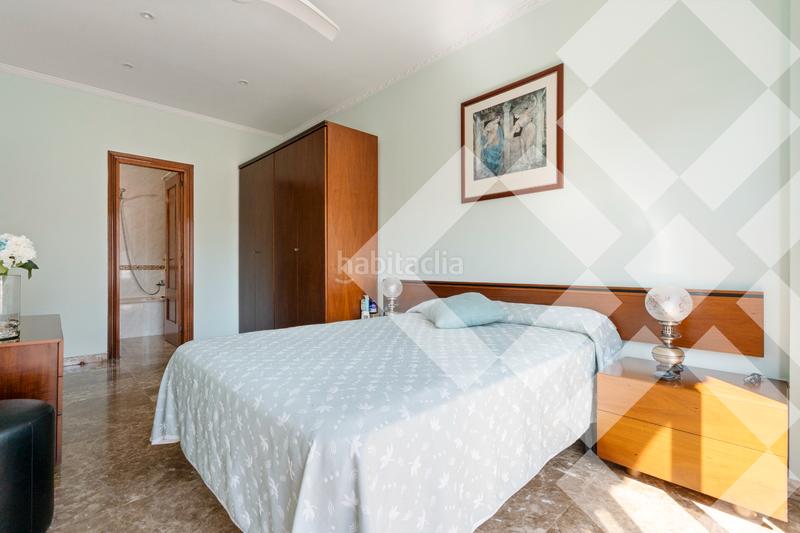 Foto ab718ab0-fae5-486b-ba97-b2ccefe5537b. Semi detached house with fireplace heating parking in Badalona