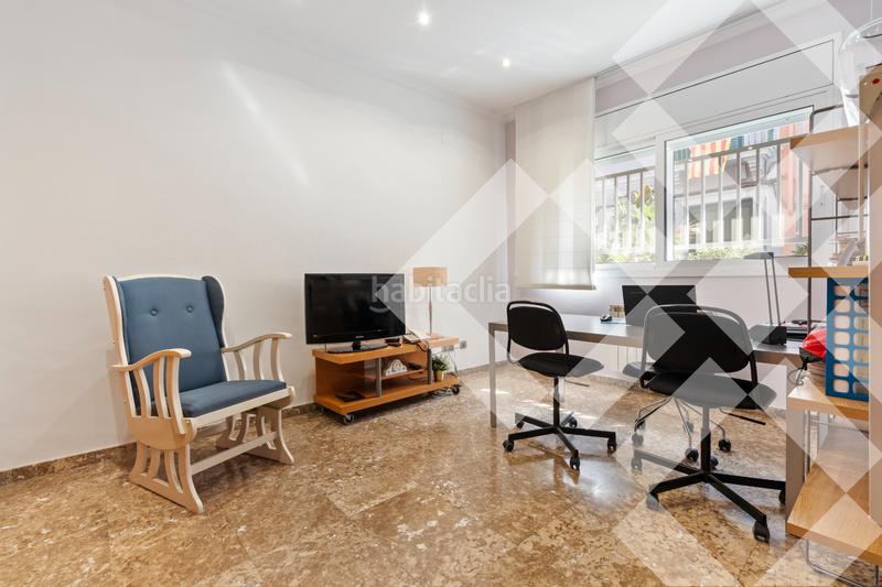 Foto bf02016e-8b4d-42e5-b5bf-efd47ecf2eb9. Semi detached house with fireplace heating parking in Badalona