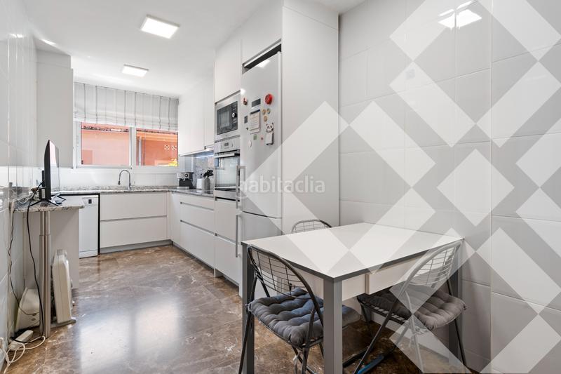 Foto bf2f3115-a7af-4c02-87e7-b173aaa6eb4b. Semi detached house with fireplace heating parking in Badalona