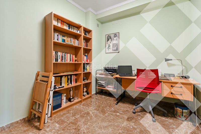 Foto c5eb6353-6ba4-43dd-9ade-79fd4263568f. Semi detached house with fireplace heating parking in Badalona