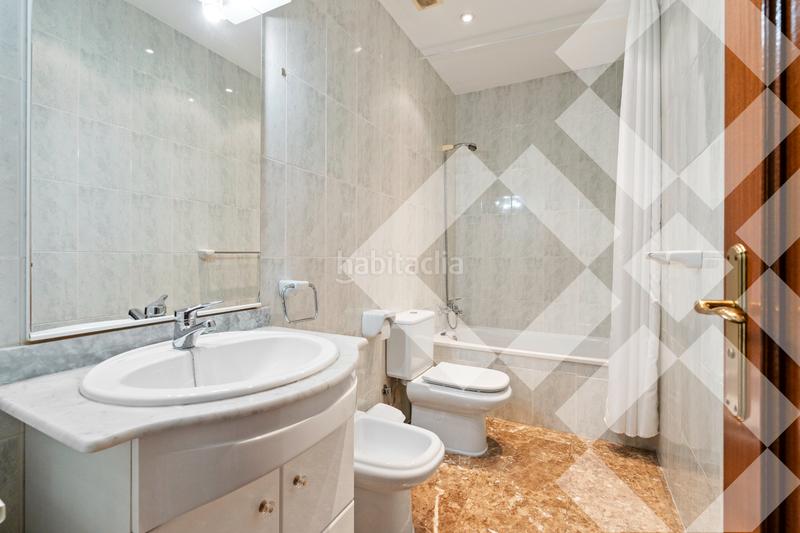 Foto d0b973be-1a79-405b-a8d1-a959e1577bd0. Semi detached house with fireplace heating parking in Badalona