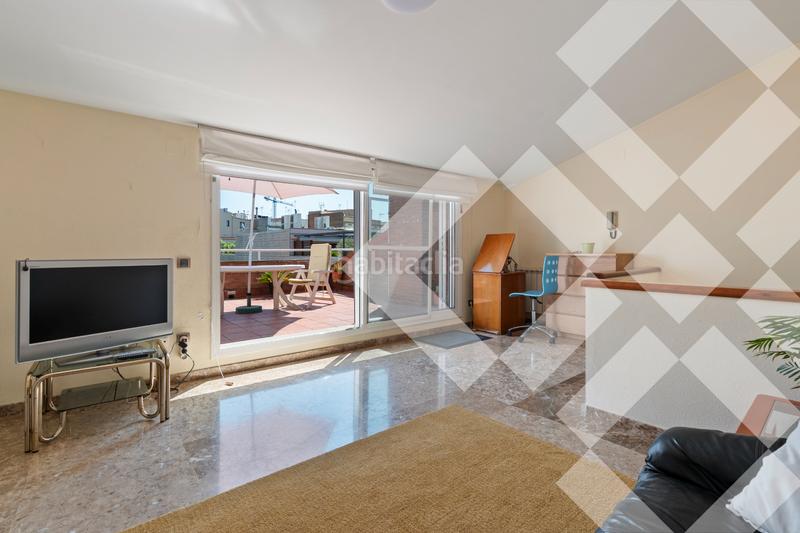 Foto d8190208-f15d-47be-a8dc-e09674628d31. Semi detached house with fireplace heating parking in Badalona