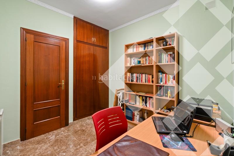 Foto de52f9ab-db2e-43f1-8121-334908daa524. Semi detached house with fireplace heating parking in Badalona