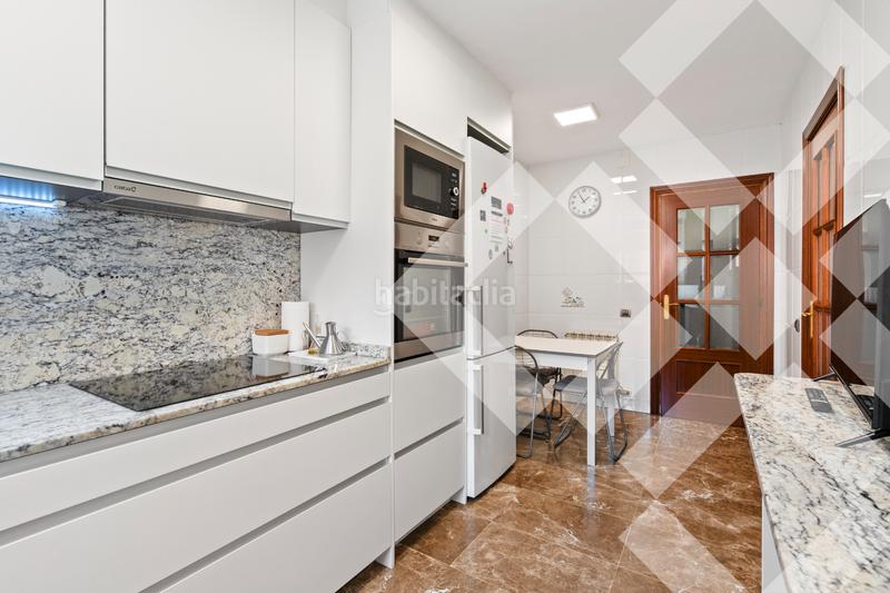 Foto e168dddc-5d83-4c7c-a046-4fb485699555. Semi detached house with fireplace heating parking in Badalona