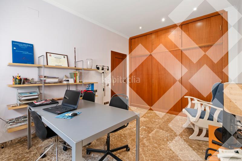 Foto e80a2496-8634-4a34-bc3e-4ca1dd9f20b6. Semi detached house with fireplace heating parking in Badalona