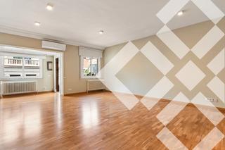 Pis  Carrer d'hurtado. 6ª planta, reformado, exterior, 2 balcones, 167m2, 4 hab 2 baños