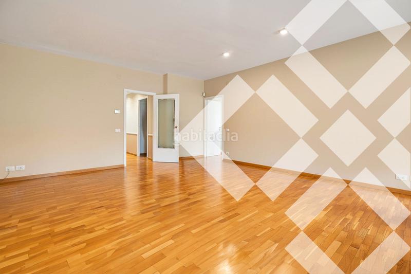 Foto dcb15f50-d514-4793-b5e8-e0c040be52e2. Appartamento con riscaldamento parcheggio in Putget - Farró Barcelona