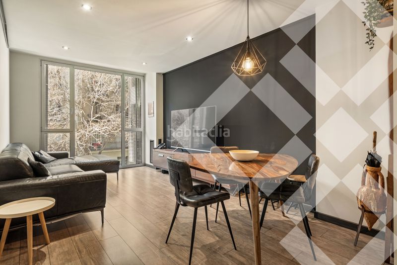 Piso finca 2009, reformado, todo exterior, licencia turística no revocable, 3 habitaciones 2 baños, parking incluido, vistas, ascensor en Barcelona