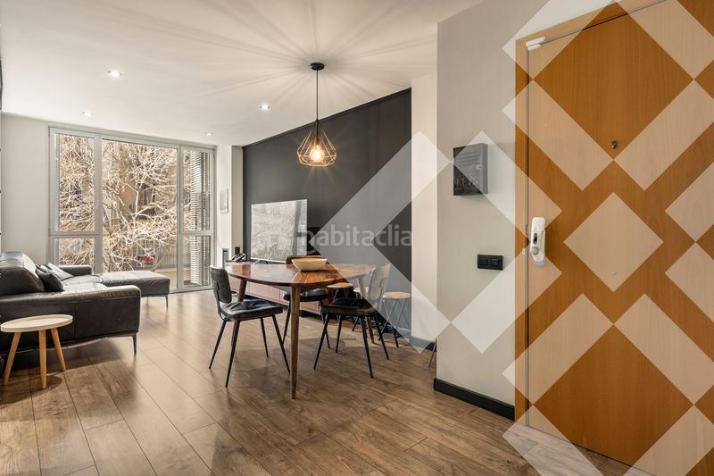 Piso finca 2009, reformado, todo exterior, licencia turística no revocable, 3 habitaciones 2 baños, parking incluido, vistas, ascensor en Barcelona - Imagen 2