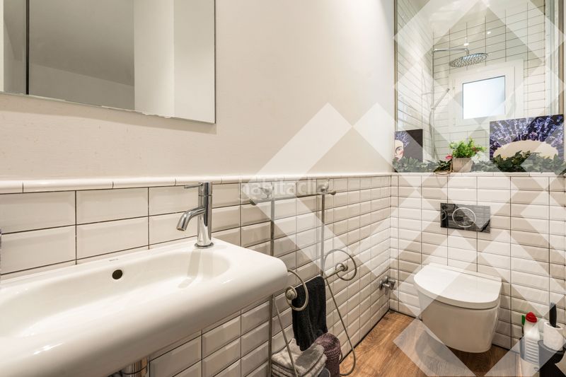 Piso terraza de 30m2, reforma de 300.000€, 3 habitaciones y 3 baños, muy luminoso y silencioso, finca regia en Barcelona - Imagen 14