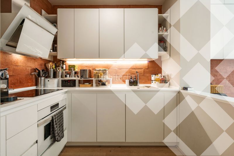 Piso terraza de 30m2, reforma de 300.000€, 3 habitaciones y 3 baños, muy luminoso y silencioso, finca regia en Barcelona - Imagen 9