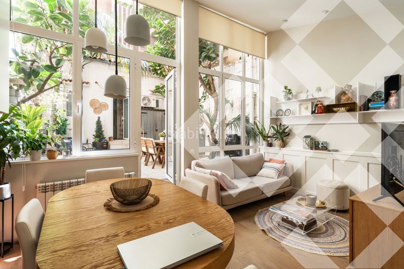 Piso terraza de 30m2, reforma de 300.000€, 3 habitaciones y 3 baños, muy luminoso y silencioso, finca regia en Barcelona