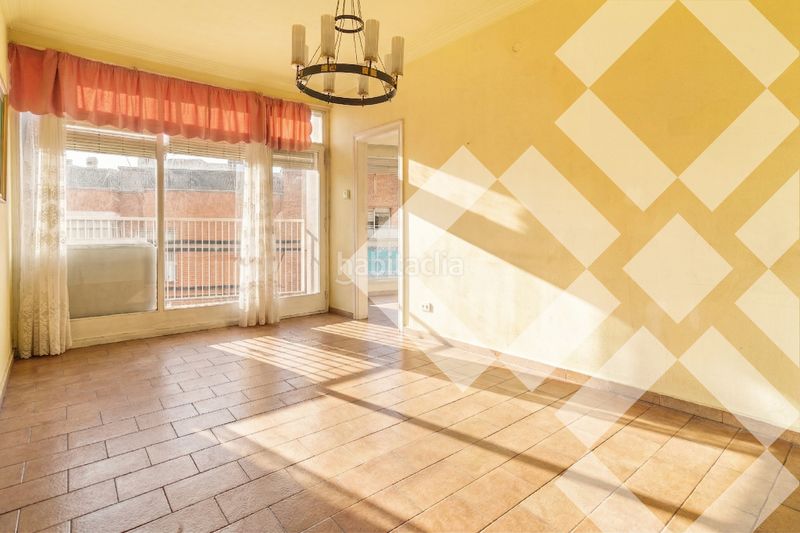 Piso alto, 6º luminoso, vistas sagrada familia, balcón, 4 habitaciones, ascensor en Barcelona