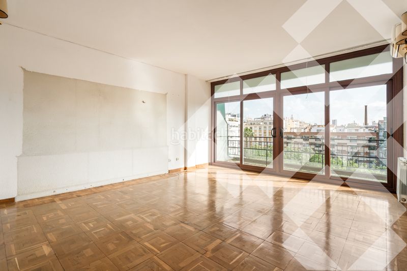 Piso alto (7º) luminoso, silencioso, vistas a parque, 3 habitaciones 2 baños, gran balcón, ascensor en Barcelona - Imagen 6